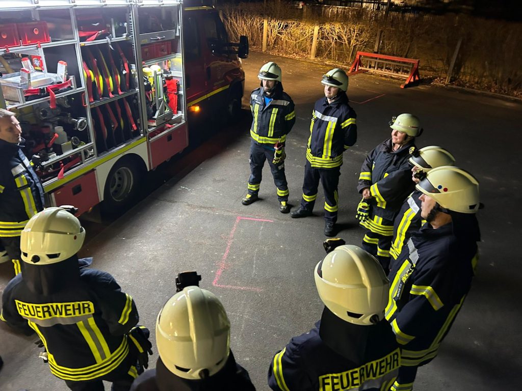 Übungsdienst: Üben in der Ortslage &#8211; Löschangriff