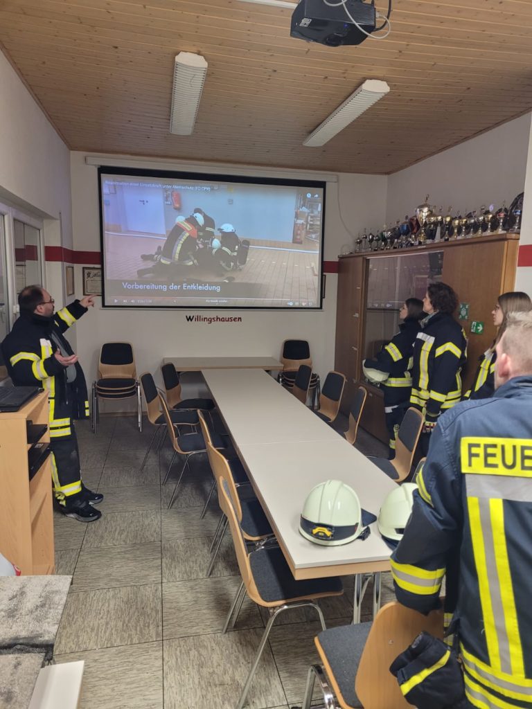 Dienstabend: Crash-Rettung eines AGT